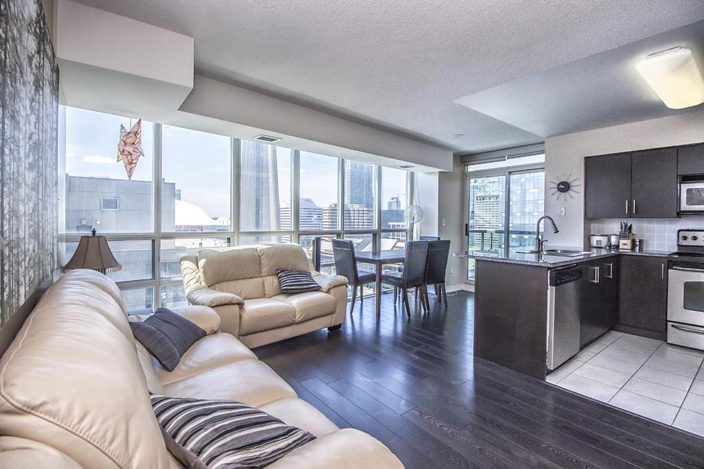 Napa Furnished Suites At Cn Tower & Maple Leaf Square Toronto Cameră foto